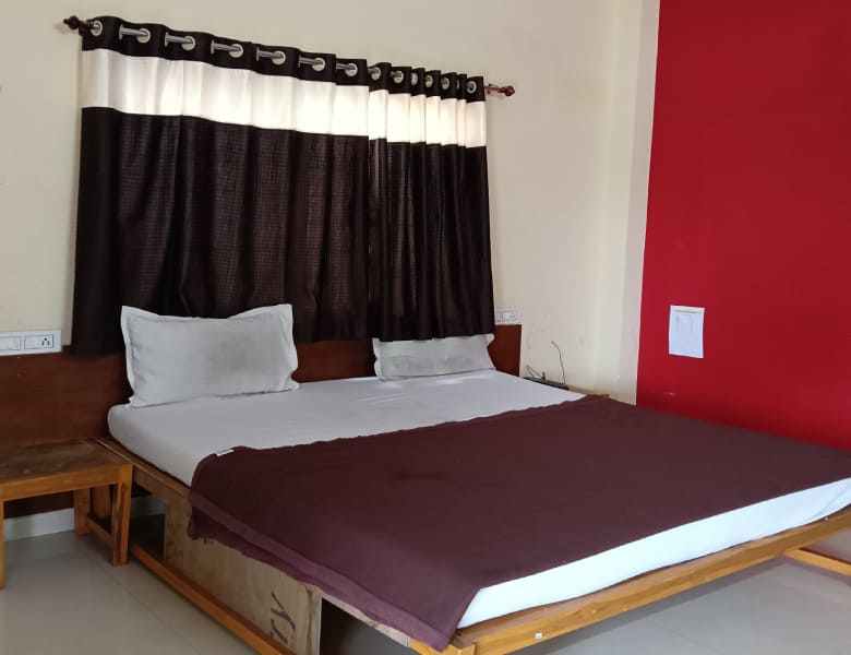 Deluxe room in wai Mahabaleshwar