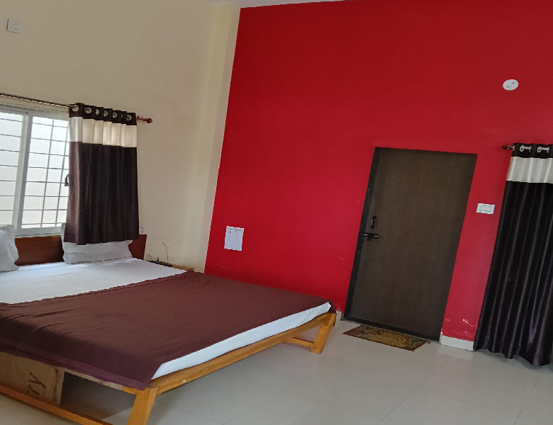 Deluxe room in wai Mahabaleshwar